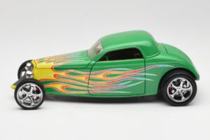 Ford Coupe Žalias su Ugnimi Road Signature 1:18 30109 Metalas - nuotrauka 4 iš 8