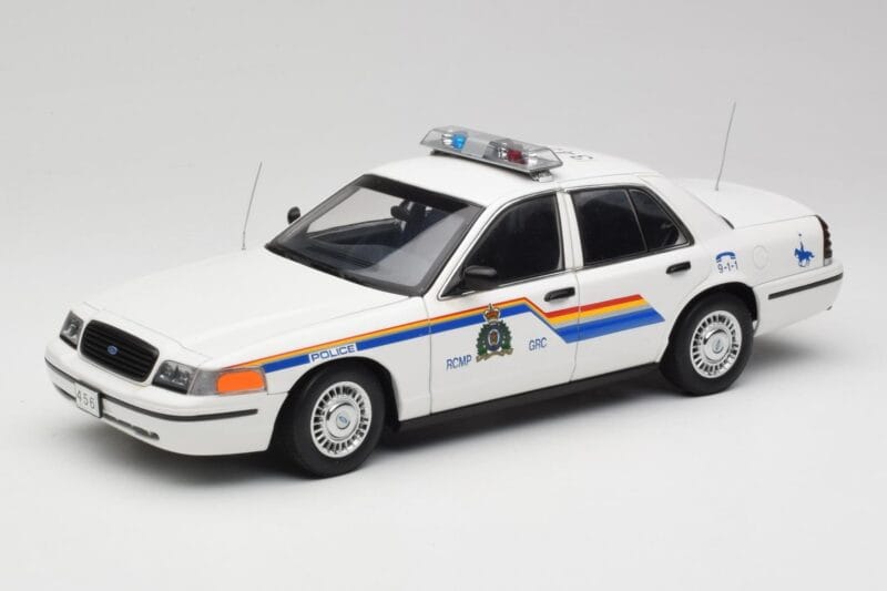 Ford Crown Victoria RCMP Police Car AUTOart 1:18 72706 Metalas