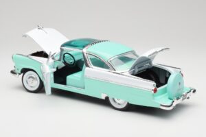 Ford Crown Victoria Seafoam Žalias & Baltas Road Legends 1:18 92138 Metalas - nuotrauka 4 iš 7