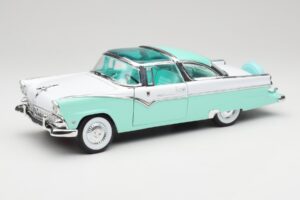 Ford Crown Victoria Seafoam Žalias & Baltas Road Legends 1:18 92138 Metalas