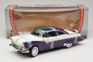 Ford Crown Victoria Baltas Violetinis Road Signature 1:18 92138-P1 Metalas - nuotrauka 6 iš 6