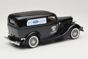 Ford Delivery Truck Ford Parts Juodas Solido 1:18 8417 Metalas - nuotrauka 2 iš 8