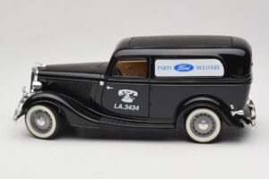 Ford Delivery Truck Ford Parts Juodas Solido 1:18 8417 Metalas - nuotrauka 4 iš 8
