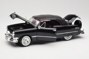 Ford Deluxe Kabrioletas Juodas Maisto 1:18 31681 Metalas - nuotrauka 2 iš 8