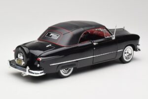 Ford Deluxe Kabrioletas Juodas Maisto 1:18 31681 Metalas - nuotrauka 3 iš 8