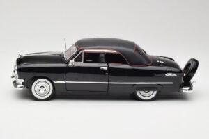 Ford Deluxe Kabrioletas Juodas Maisto 1:18 31681 Metalas - nuotrauka 4 iš 8