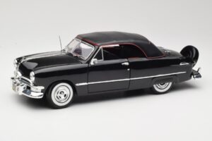 Ford Deluxe Kabrioletas Juodas Maisto 1:18 31681 Metalas