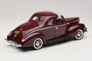 Ford Deluxe Coupe Tamsiai Raudonas ERTL 1:18 7936 Metalas - nuotrauka 3 iš 7