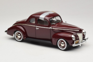 Ford Deluxe Coupe Tamsiai Raudonas ERTL 1:18 7936 Metalas
