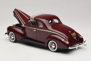 Ford Deluxe Coupe Tamsiai Raudonas ERTL 1:18 7936 Metalas - nuotrauka 5 iš 7
