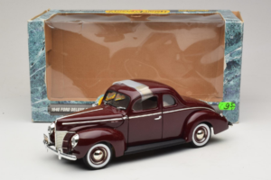 Ford Deluxe Coupe Tamsiai Raudonas ERTL 1:18 7936 Metalas - nuotrauka 7 iš 7