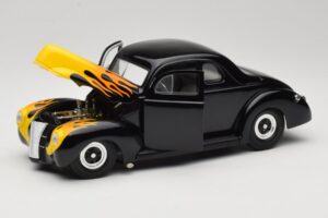 Ford Deluxe Hot Rod Juodas Universal Hobbies 1:18 6002 Metalas - nuotrauka 2 iš 8