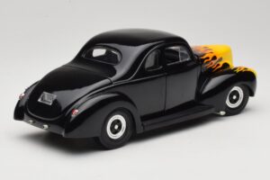 Ford Deluxe Hot Rod Juodas Universal Hobbies 1:18 6002 Metalas - nuotrauka 3 iš 8
