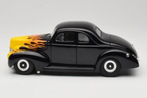 Ford Deluxe Hot Rod Juodas Universal Hobbies 1:18 6002 Metalas - nuotrauka 4 iš 8