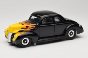 Ford Deluxe Hot Rod Juodas Universal Hobbies 1:18 6002 Metalas