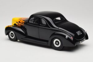 Ford Deluxe Hot Rod Juodas Universal Hobbies 1:18 6002 Metalas - nuotrauka 7 iš 8