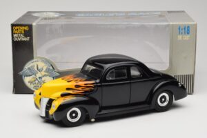 Ford Deluxe Hot Rod Juodas Universal Hobbies 1:18 6002 Metalas - nuotrauka 8 iš 8