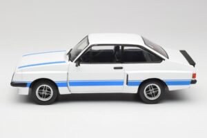Ford Escort Mk2 RS 2000 X-Pack Diamond Baltas & Mėlynas Stripe MCG 1:18 MCG18350 Metalas - nuotrauka 3 iš 6
