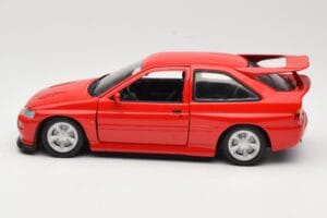 Ford Escort Mk5 RS Cosworth Raudonas UT Models 1:18 180082102 Metalas - nuotrauka 4 iš 8