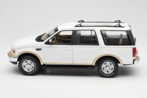 Ford Expedition Eddie Bauer Baltas UT Models 1:18 22712 Metalas - nuotrauka 4 iš 8