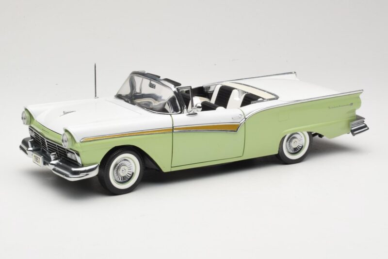 Ford Fairlane Skyliner Žalias & Baltas Sun Star 1:18 FORD003 Metalas