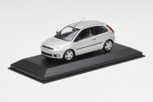 Ford Fiesta Mk5 2-Door Sidabrinis Minichamps 1:43 FIESTA003 Metalas - nuotrauka 2 iš 4