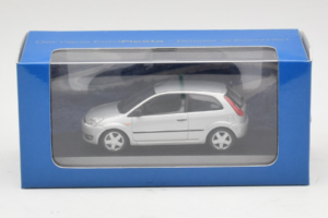 Ford Fiesta Mk5 2-Door Sidabrinis Minichamps 1:43 FIESTA003 Metalas - nuotrauka 4 iš 4