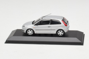 Ford Fiesta Mk5 2-Door Sidabrinis Minichamps 1:43 FIESTA003 Metalas