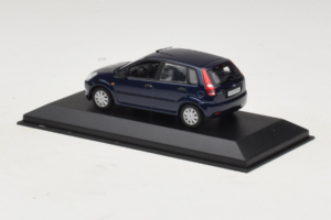 Ford Fiesta Mk5 4-Door Tamsiai Mėlynas Minichamps 1:43 FIESTA001 Metalas - nuotrauka 3 iš 4