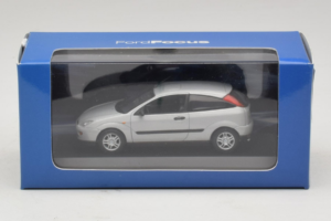 Ford Focus Mk1 3-Door Sidabrinis Minichamps 1:43 FOCUS005 Metalas - nuotrauka 5 iš 5
