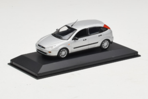 Ford Focus Mk1 Sidabrinis Minichamps 1:43 FOCUS006 Metalas - nuotrauka 2 iš 4