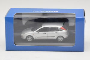 Ford Focus Mk1 Sidabrinis Minichamps 1:43 FOCUS006 Metalas - nuotrauka 4 iš 4