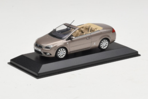 Ford Focus Mk2 CC Pilkas Minichamps 1:43 FORD005 Metalas - nuotrauka 2 iš 4