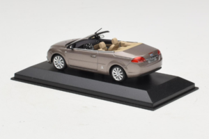 Ford Focus Mk2 CC Pilkas Minichamps 1:43 FORD005 Metalas - nuotrauka 3 iš 4