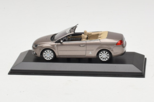 Ford Focus Mk2 CC Pilkas Minichamps 1:43 FORD005 Metalas