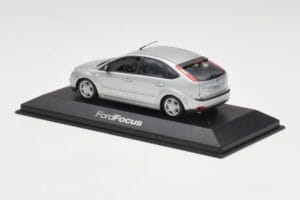 Ford Focus Mk2 Moondust Sidabrinis Minichamps 1:43 FOCUS002 Metalas - nuotrauka 3 iš 4