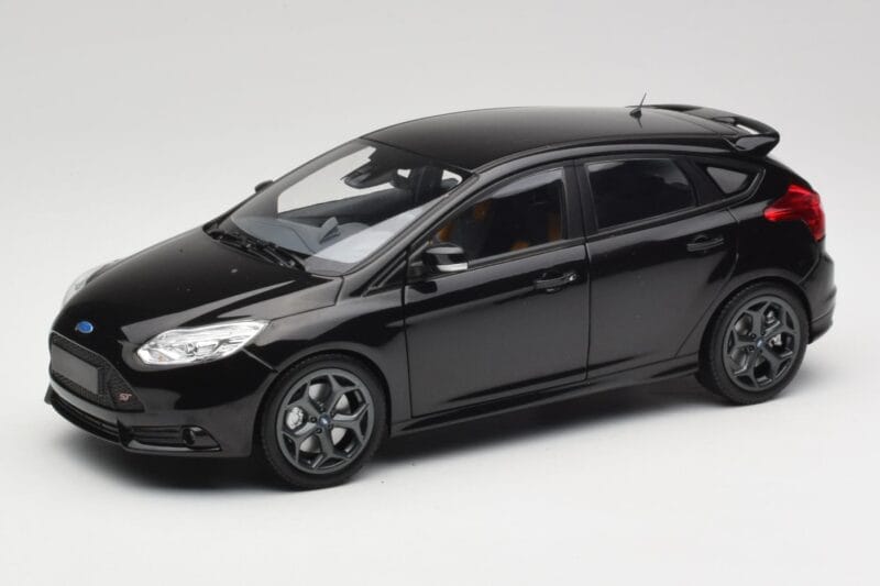 Ford Focus ST Mk2 Panther Black Metallic Minichamps 1:18 110082000 Metalas
