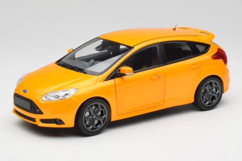 Ford Focus ST Mk2 Tangerine Scream Minichamps 1:18 110082005 Metalas