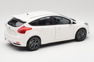 Ford Focus ST Mk2 Baltas Minichamps 1:18 110082004 Metalas - nuotrauka 3 iš 8