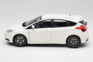 Ford Focus ST Mk2 Baltas Minichamps 1:18 110082004 Metalas - nuotrauka 4 iš 8