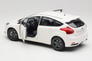 Ford Focus ST Mk2 Baltas Minichamps 1:18 110082004 Metalas - nuotrauka 5 iš 8
