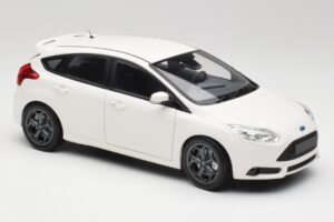 Ford Focus ST Mk2 Baltas Minichamps 1:18 110082004 Metalas - nuotrauka 6 iš 8