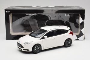 Ford Focus ST Mk2 Baltas Minichamps 1:18 110082004 Metalas - nuotrauka 8 iš 8