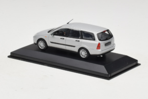 Ford Focus Mk1 Turnier Sidabrinis Minichamps 1:43 FOCUS004 Metalas - nuotrauka 3 iš 5