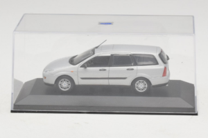 Ford Focus Mk1 Turnier Sidabrinis Minichamps 1:43 FOCUS004 Metalas - nuotrauka 4 iš 5