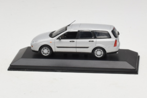 Ford Focus Mk1 Turnier Sidabrinis Minichamps 1:43 FOCUS004 Metalas