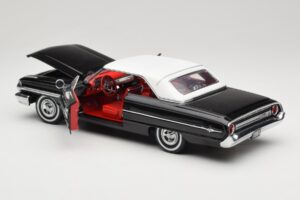Ford Galaxie 500 Juodas Sun Star 1:18 1442 Metalas - nuotrauka 5 iš 8