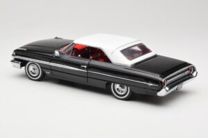 Ford Galaxie 500 Juodas Sun Star 1:18 1442 Metalas - nuotrauka 7 iš 8