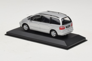 Ford Galaxy Mk2 Sidabrinis Minichamps 1:43 GALAXY001 Metalas - nuotrauka 3 iš 4