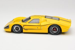 Ford GT40 Mk IV Geltonas 1967 Shelby Collectibles 1:18 31414S Metalas - nuotrauka 4 iš 8